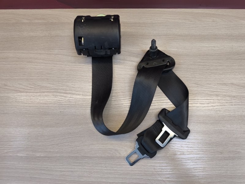 Ремень безопасности