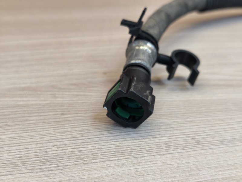 Трубка топливная