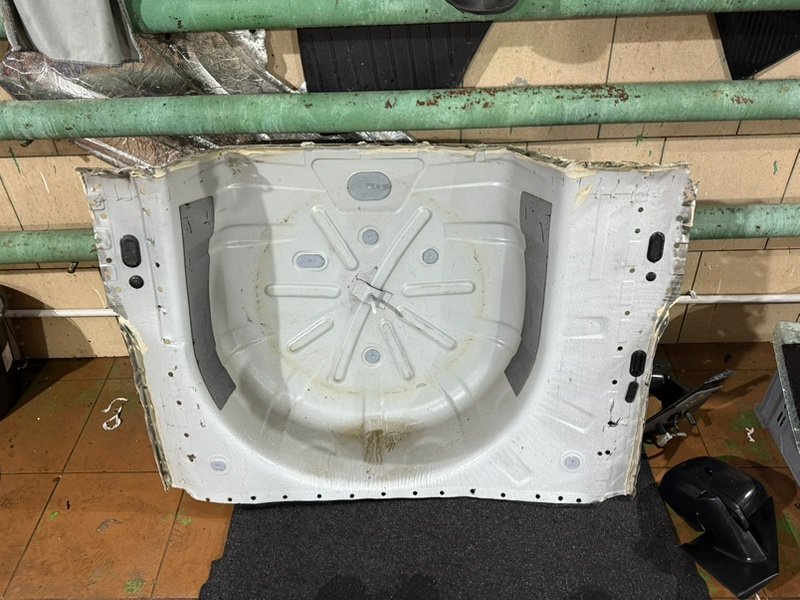 Ниша запасного колеса