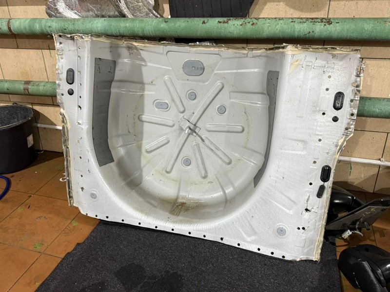 Ниша запасного колеса