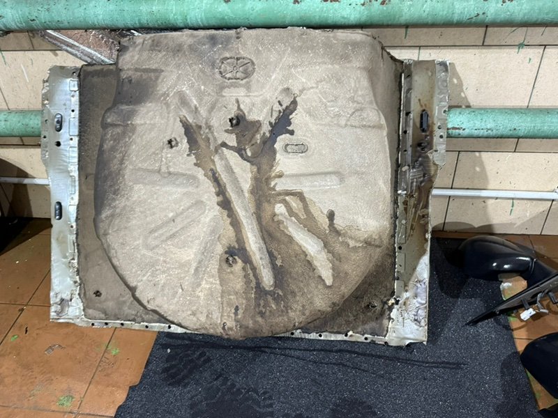 Ниша запасного колеса