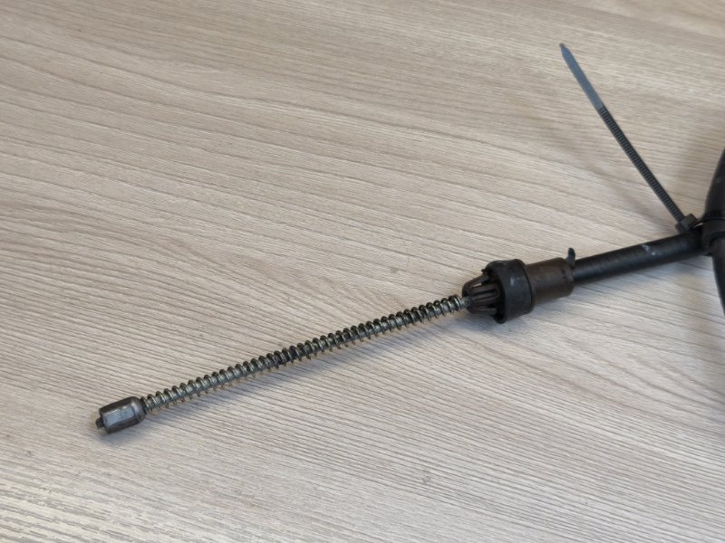 Трос стояночного тормоза