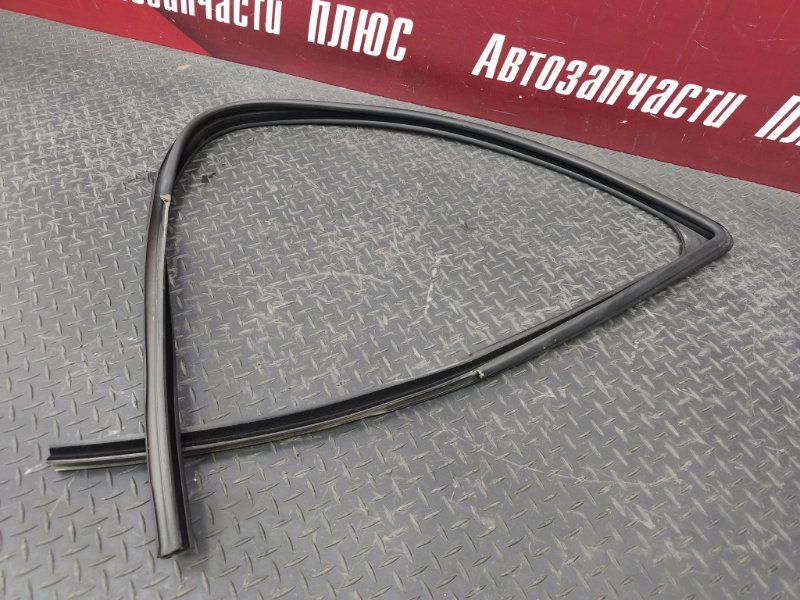 Уплотнитель стекла      двери