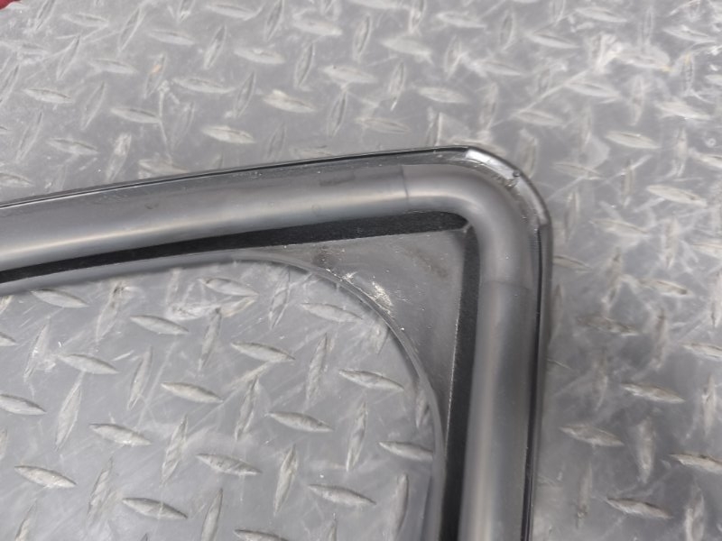 Уплотнитель стекла      двери