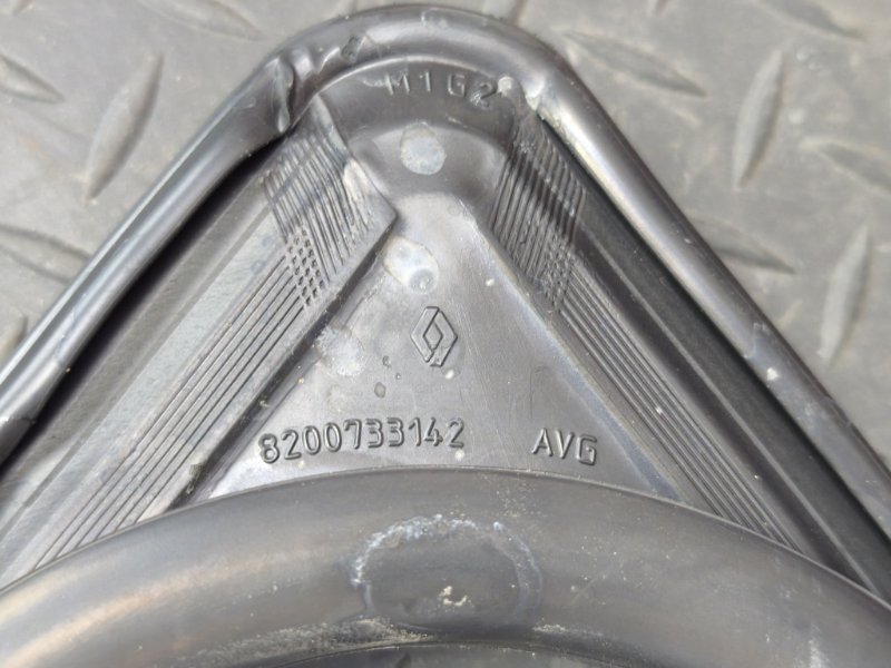 Уплотнитель стекла      двери