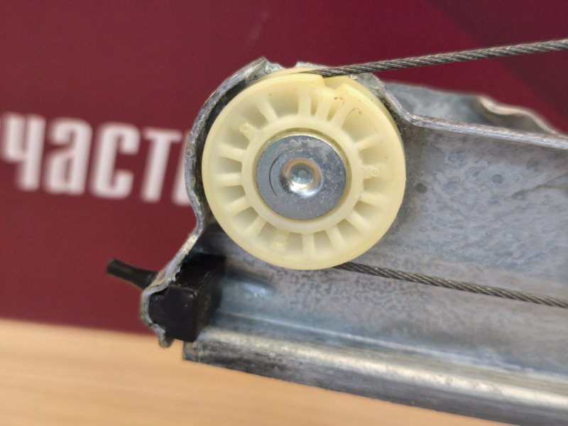 Стеклоподъемник    двери