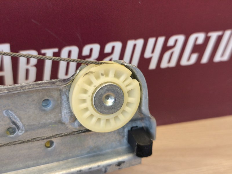 Стеклоподъемник    двери