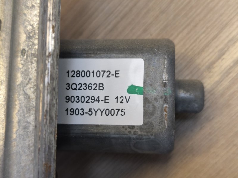 Стеклоподъемник    двери