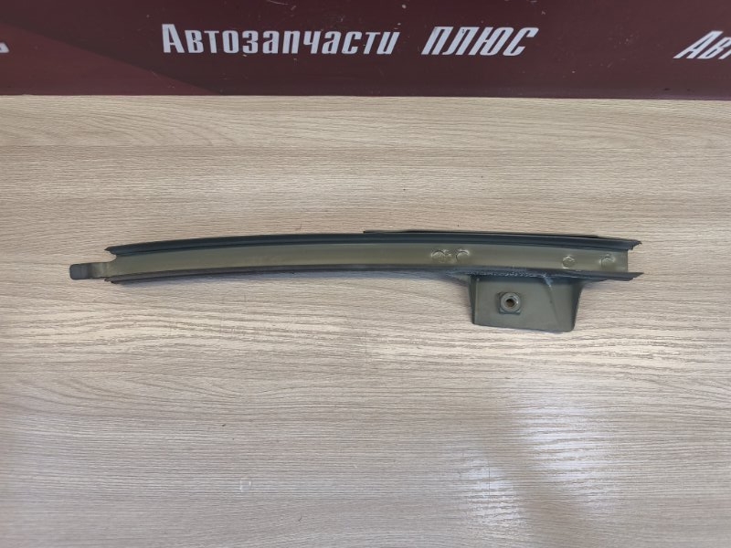 Направляющая стекла двери