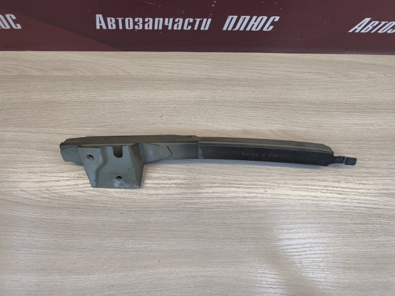 Направляющая стекла двери