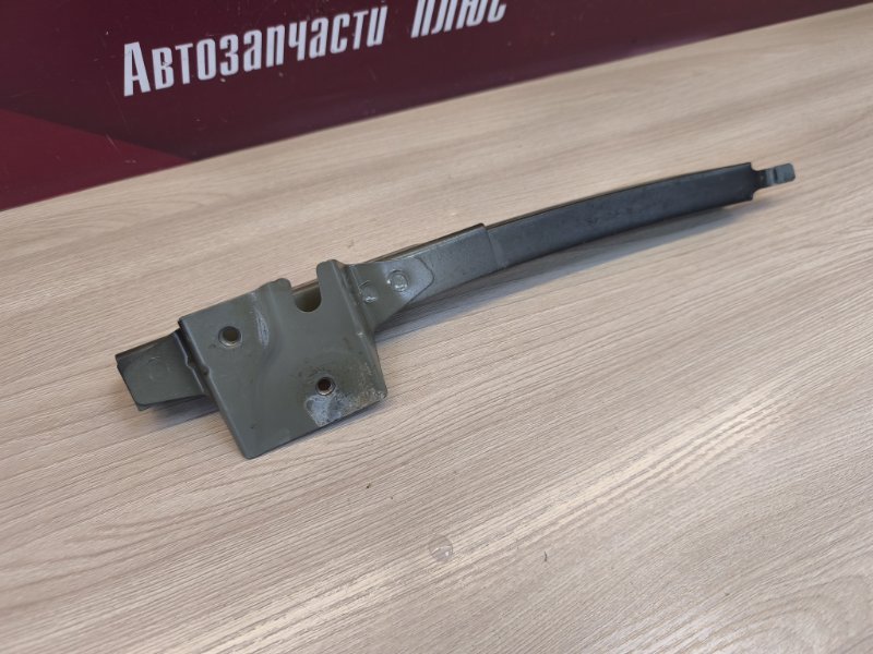 Направляющая стекла двери