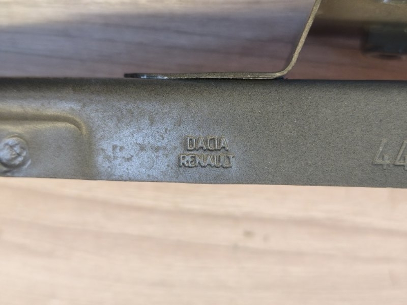 Направляющая стекла двери