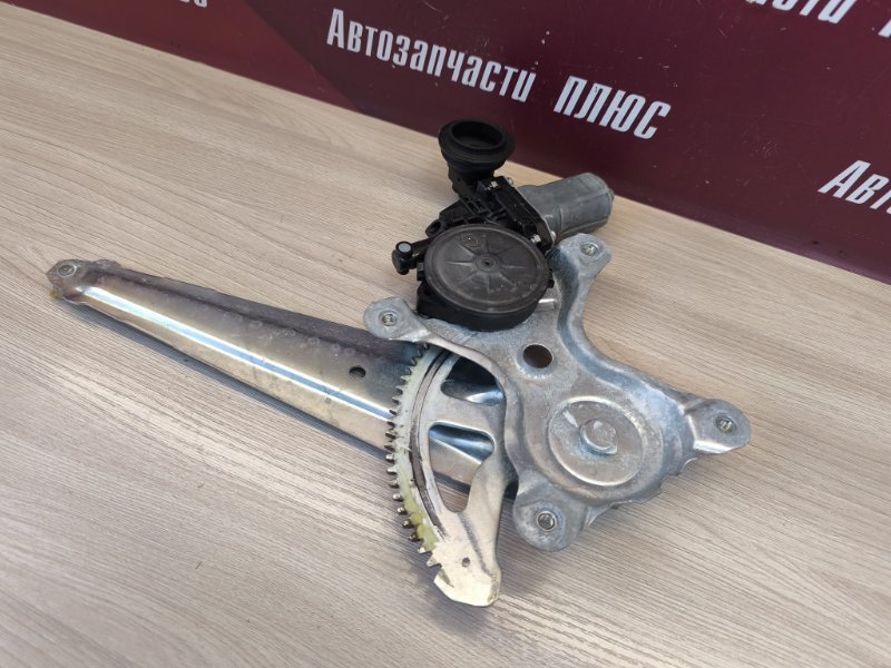 Стеклоподъемник    двери