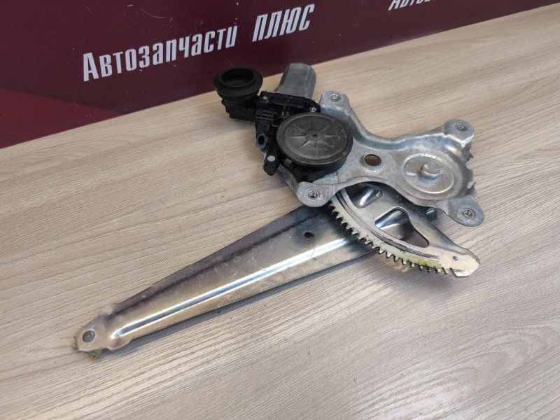 Стеклоподъемник    двери