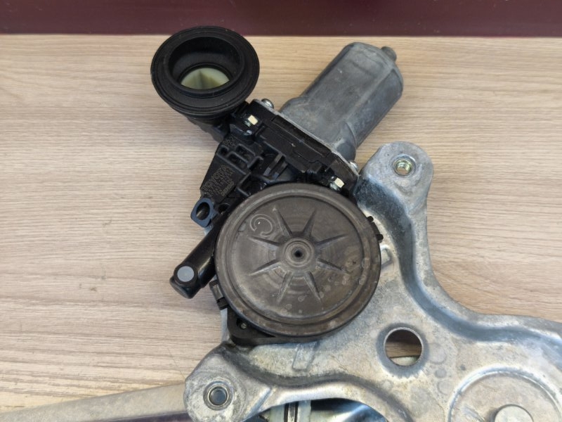 Стеклоподъемник    двери