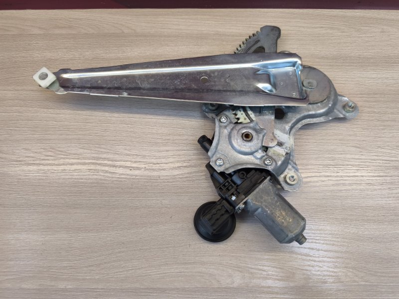 Стеклоподъемник    двери