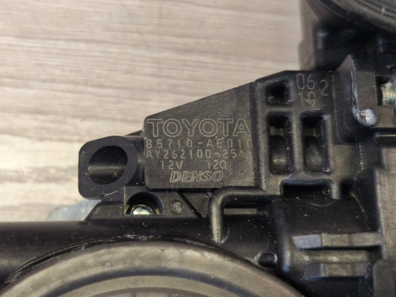 Стеклоподъемник    двери