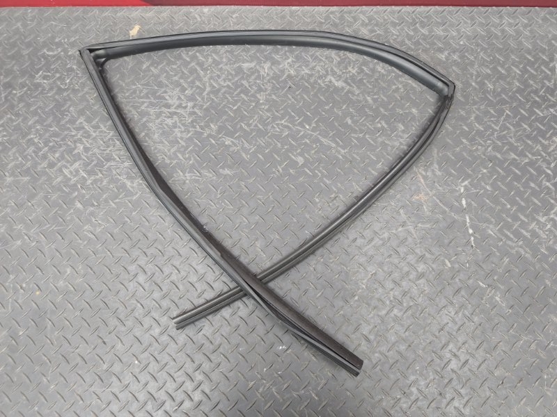 Уплотнитель стекла двери