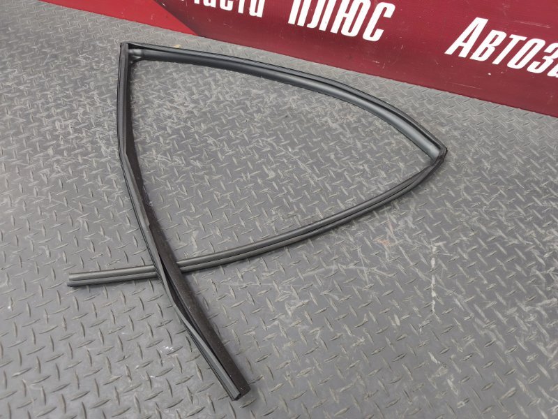 Уплотнитель стекла двери