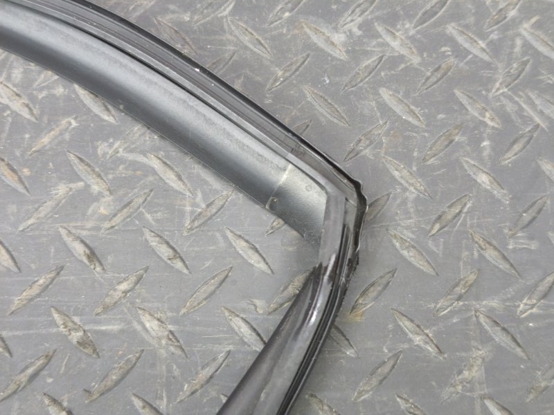 Уплотнитель стекла двери