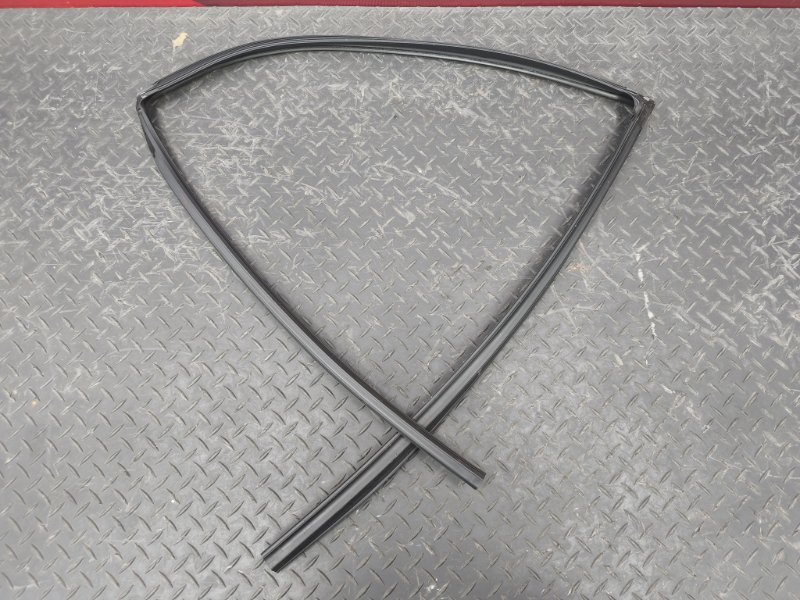 Уплотнитель стекла двери