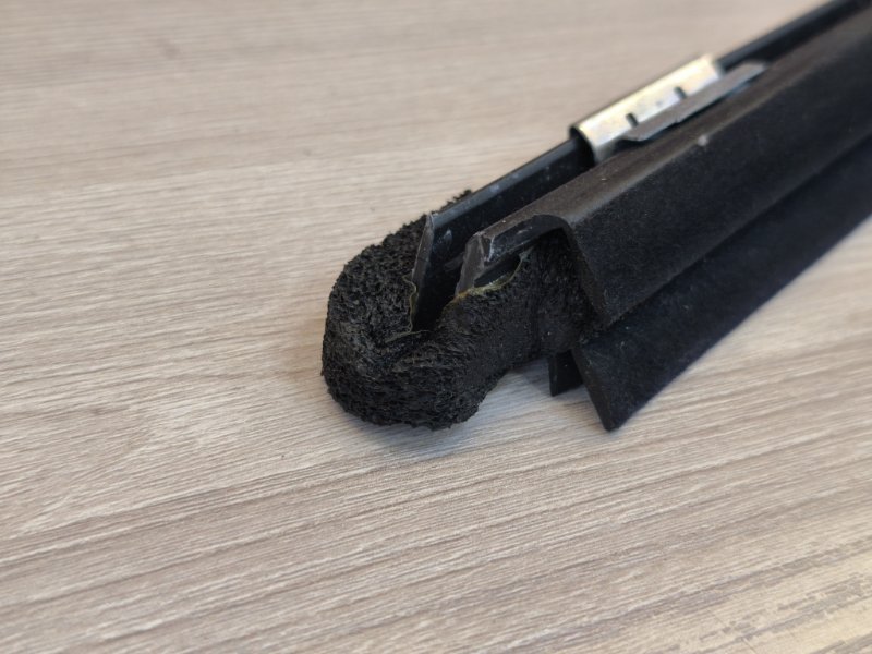 Уплотнитель стекла двери внутренний