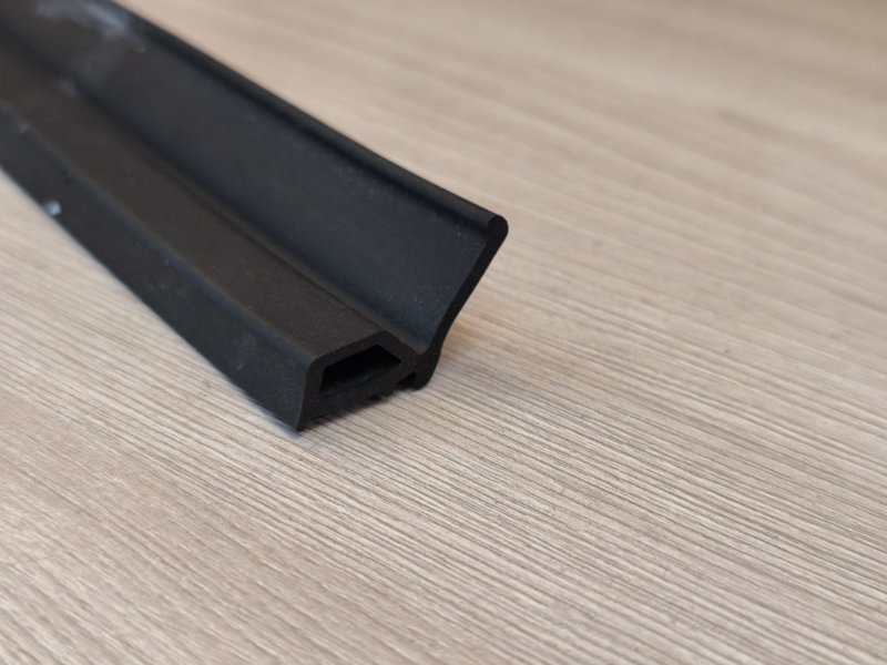 Уплотнитель двери