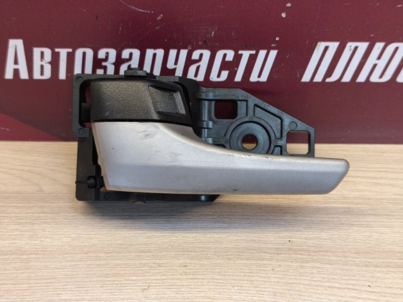 Внутренняя  ручка двери