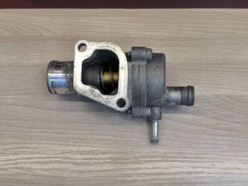 Термостат с корпусом