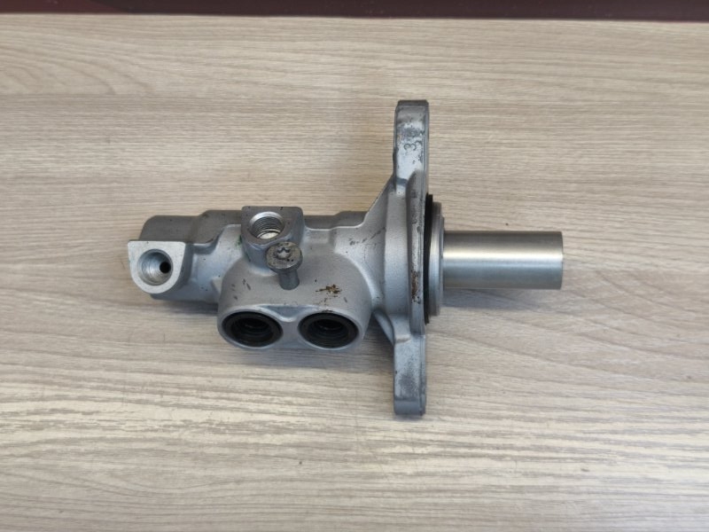 Главный тормозной цилиндр