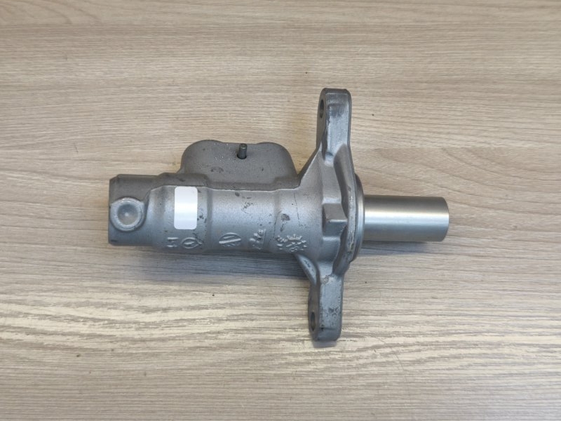 Главный тормозной цилиндр