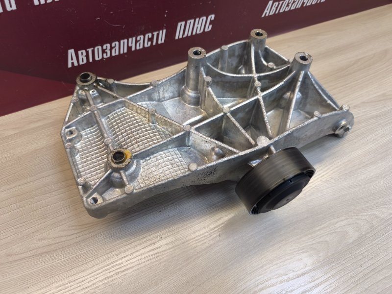 Кронштейн генератора