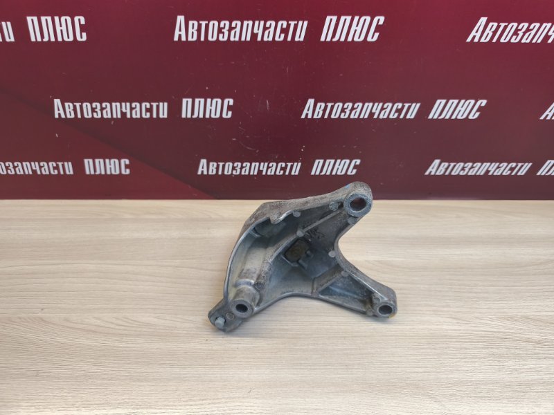 Кронштейн опоры двигателя