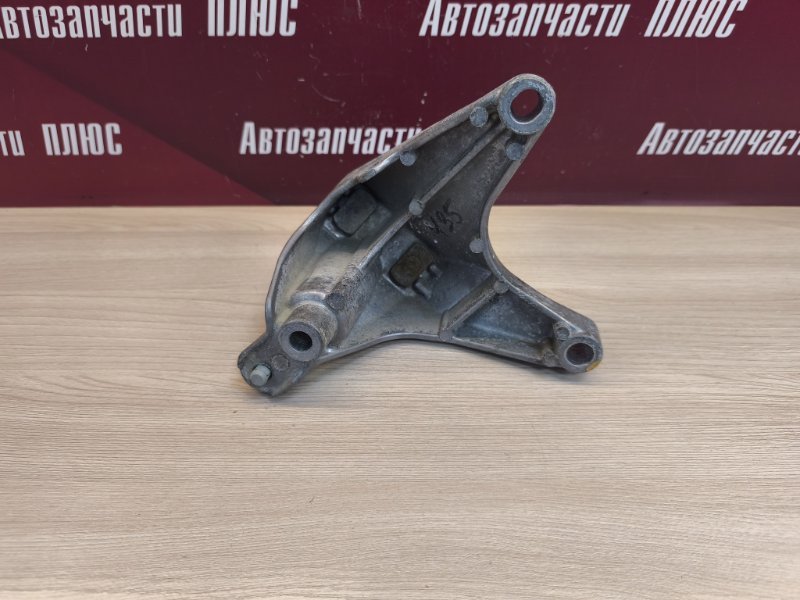 Кронштейн опоры двигателя