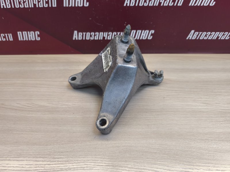 Кронштейн опоры двигателя