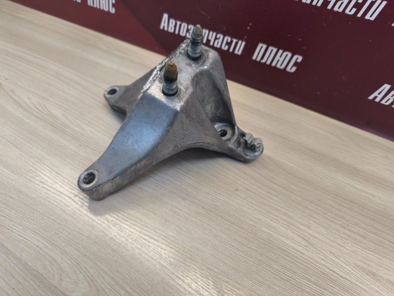 Кронштейн опоры двигателя