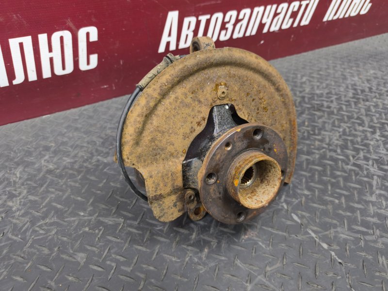 Кулак поворотный