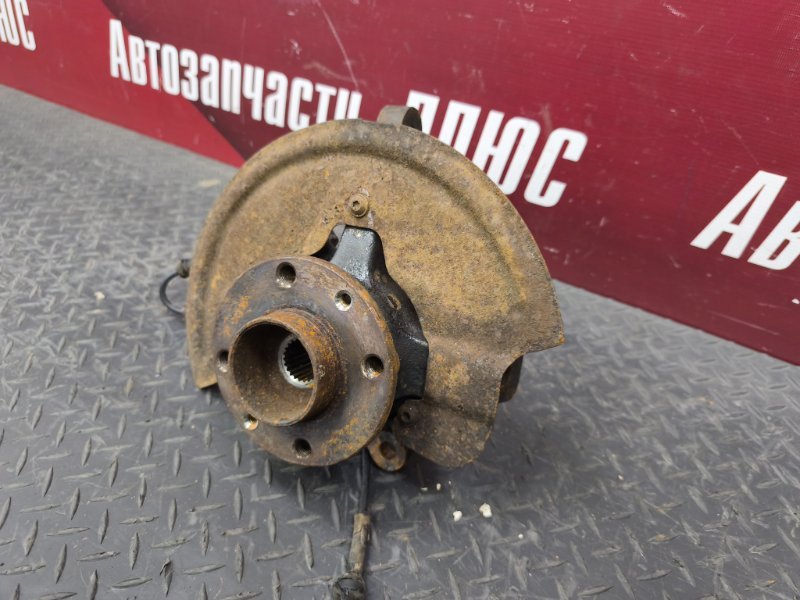 Кулак поворотный