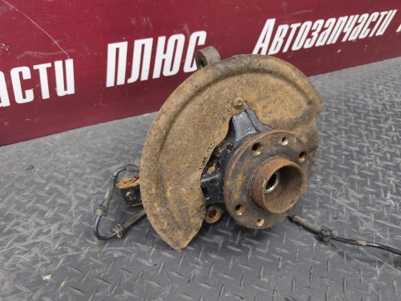 Кулак поворотный