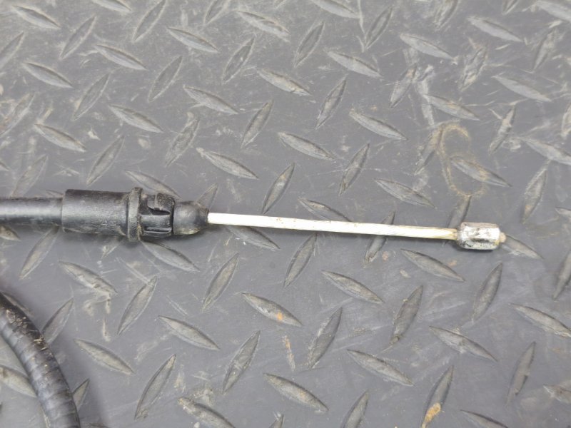 Трос стояночного тормоза