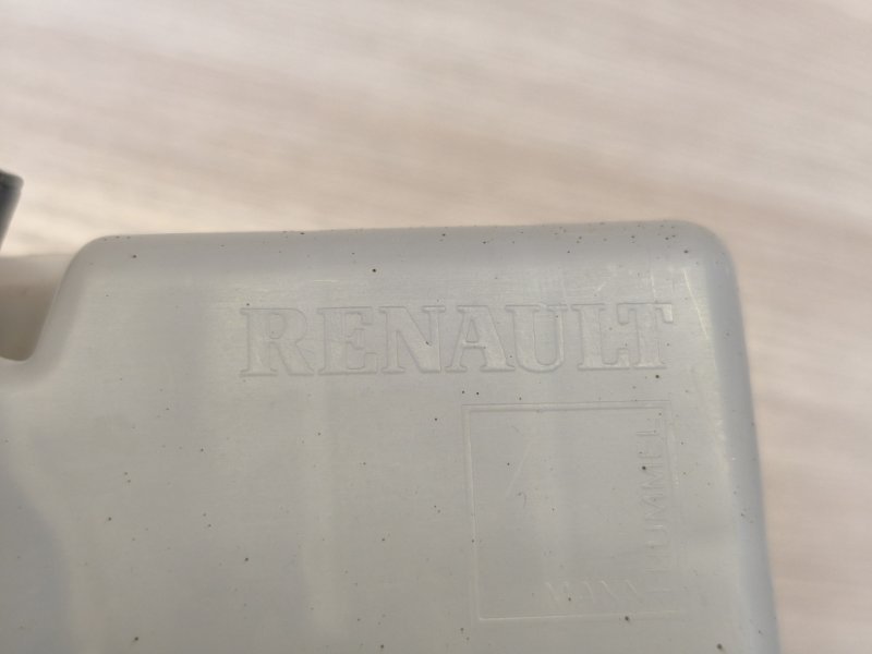 Бачок главного тормозного цилиндра