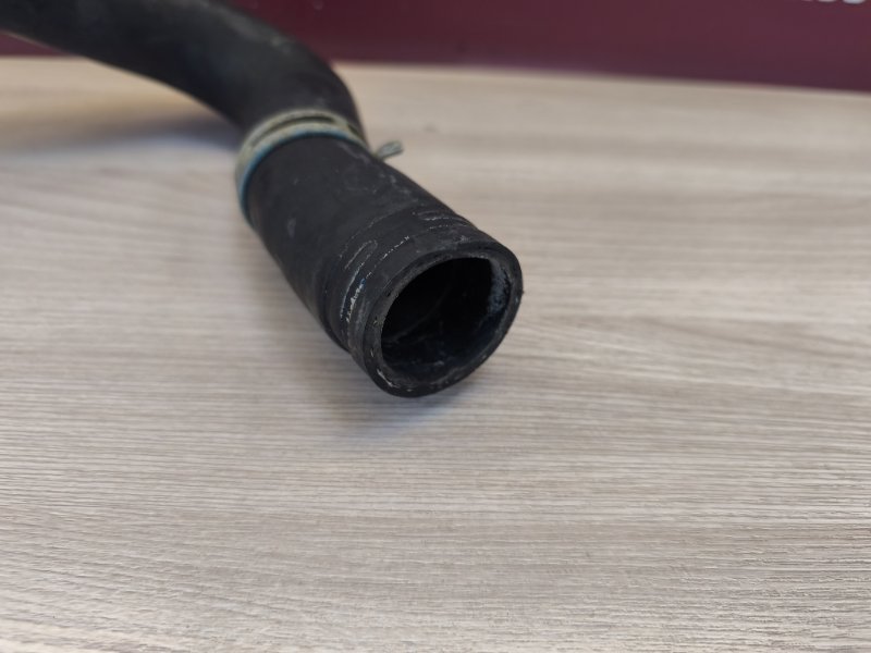 Верхний патрубок радиатора