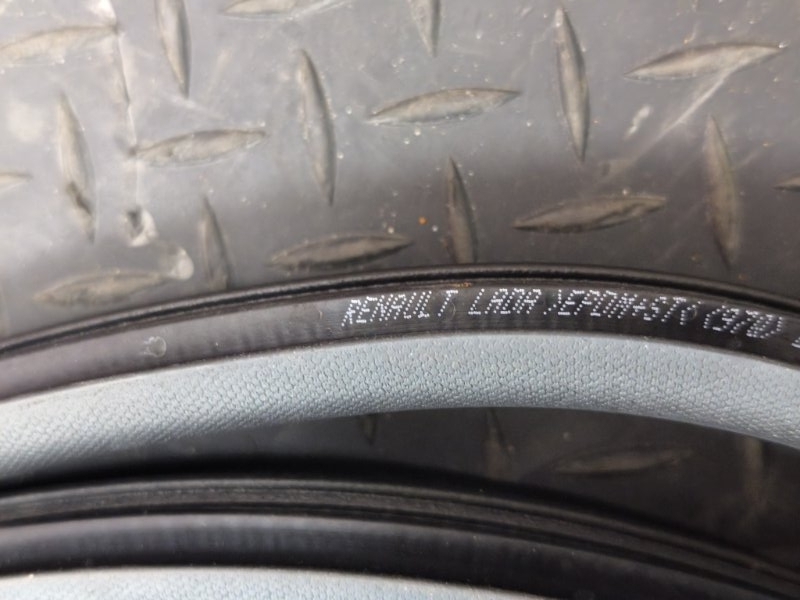 Уплотнитель проема      двери