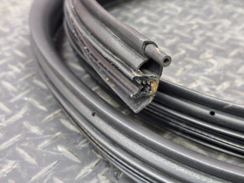 Уплотнитель проема      двери