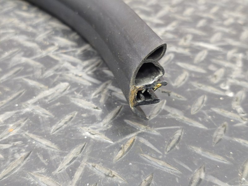 Уплотнитель проема      двери