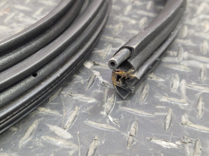 Уплотнитель проема      двери