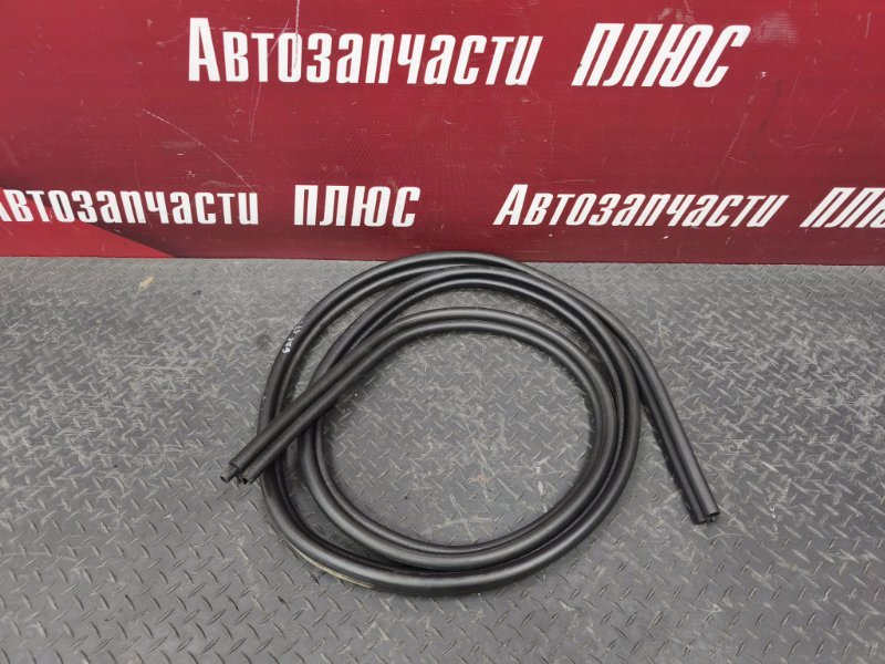 Уплотнительная резинка крышки багажника