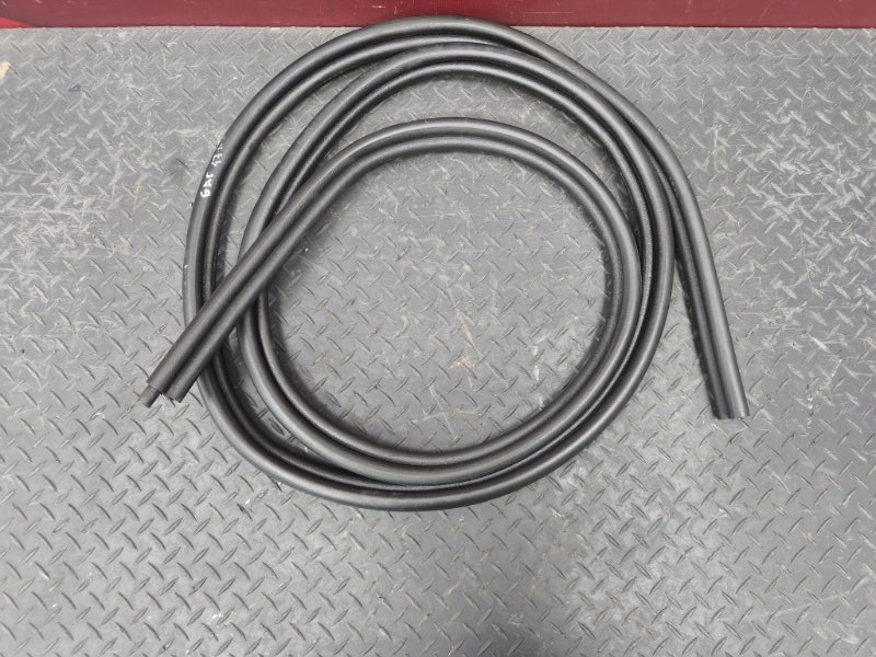 Уплотнительная резинка крышки багажника