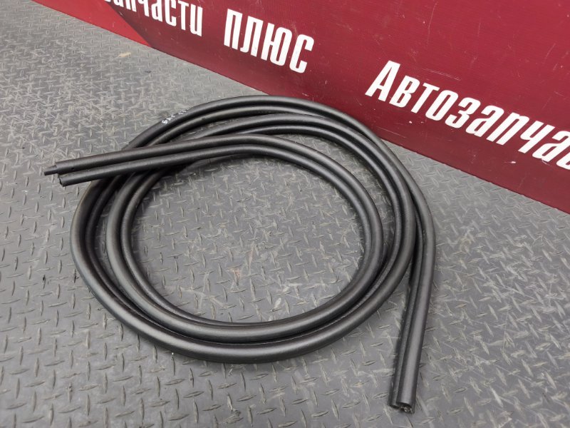 Уплотнительная резинка крышки багажника