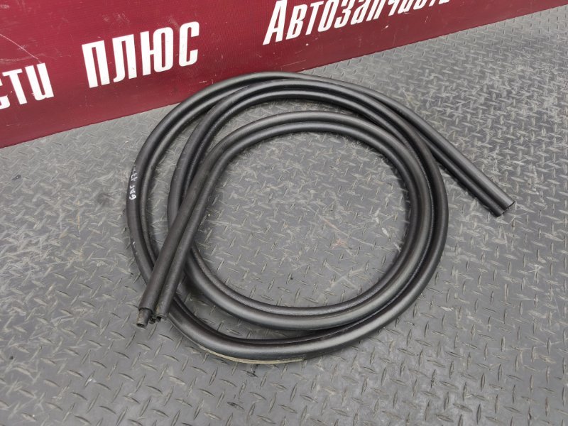 Уплотнительная резинка крышки багажника